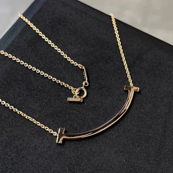 Tiffany-inspired 18K Rose Gold Smile Pendant Necklace - Picture 2 of 4